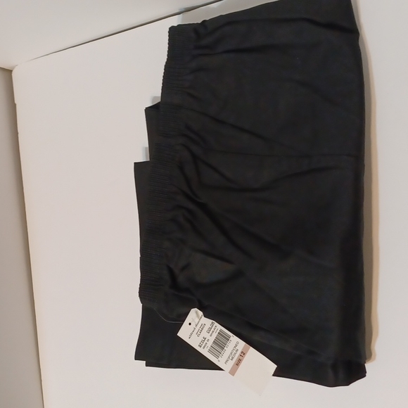 Women's Alfred Dunner Classics Black Proportioned Medium Twill Pants - Picture 4 of 12